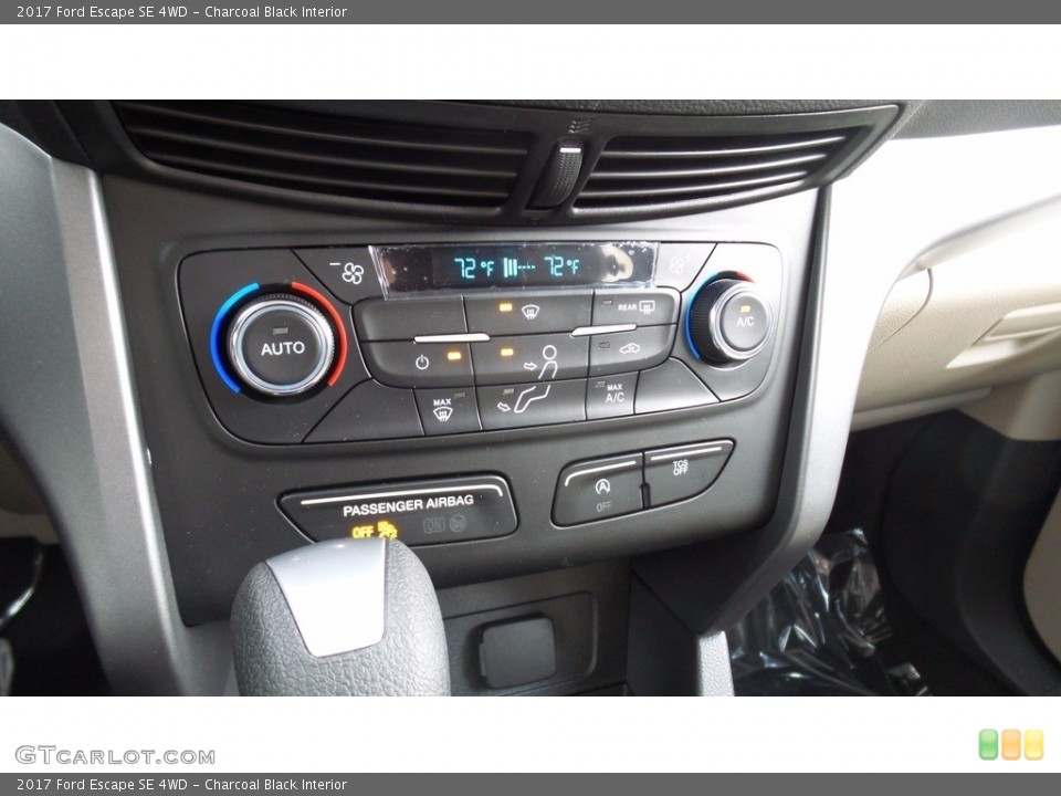 Charcoal Black Interior Controls for the 2017 Ford Escape SE 4WD #112713094