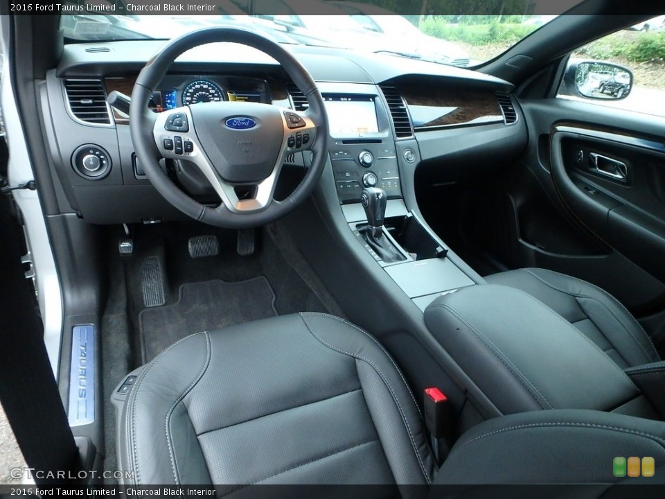 Charcoal Black Interior Photo for the 2016 Ford Taurus Limited #113987478