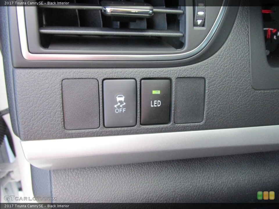 Black Interior Controls for the 2017 Toyota Camry SE #114509379