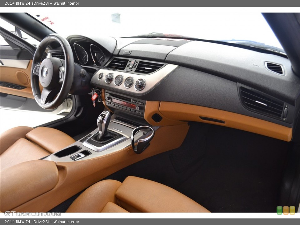 Walnut Interior Dashboard for the 2014 BMW Z4 sDrive28i #114649036