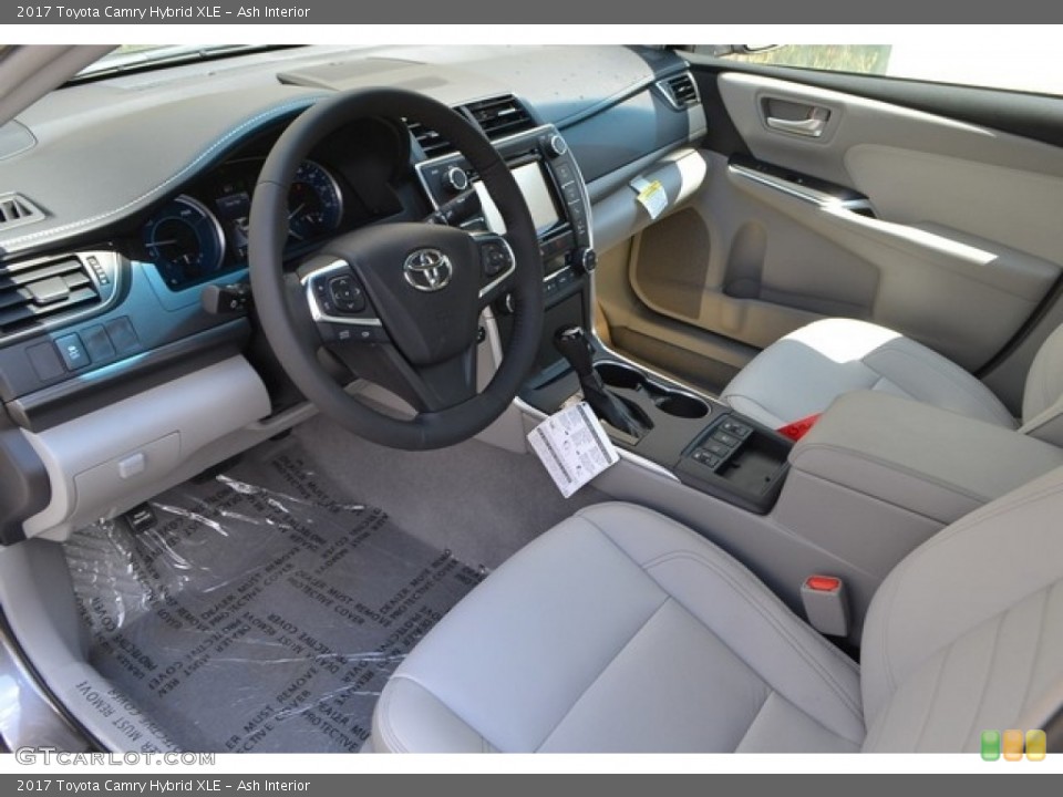 Ash Interior Photo for the 2017 Toyota Camry Hybrid XLE #114657154