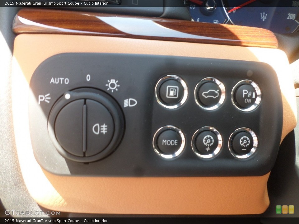 Cuoio Interior Controls for the 2015 Maserati GranTurismo Sport Coupe #114689767