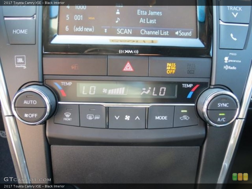 Black Interior Controls for the 2017 Toyota Camry XSE #114806632