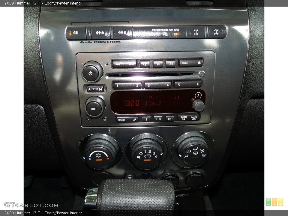 Ebony/Pewter Interior Controls for the 2009 Hummer H3 T #114875894