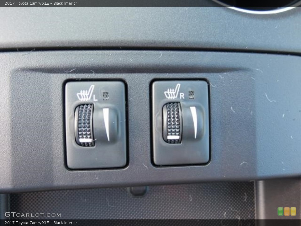 Black Interior Controls for the 2017 Toyota Camry XLE #115041557