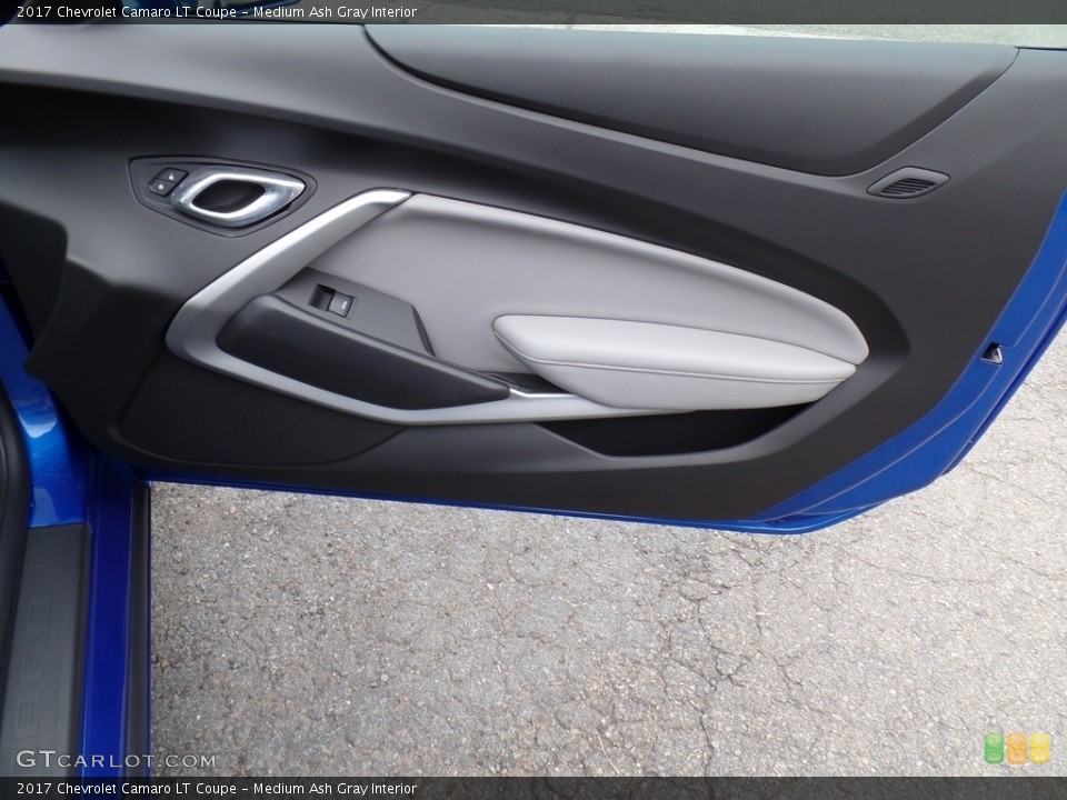 Medium Ash Gray Interior Door Panel for the 2017 Chevrolet Camaro LT Coupe #115061103