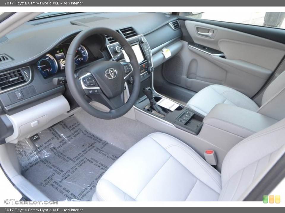 Ash Interior Photo for the 2017 Toyota Camry Hybrid XLE #115098467