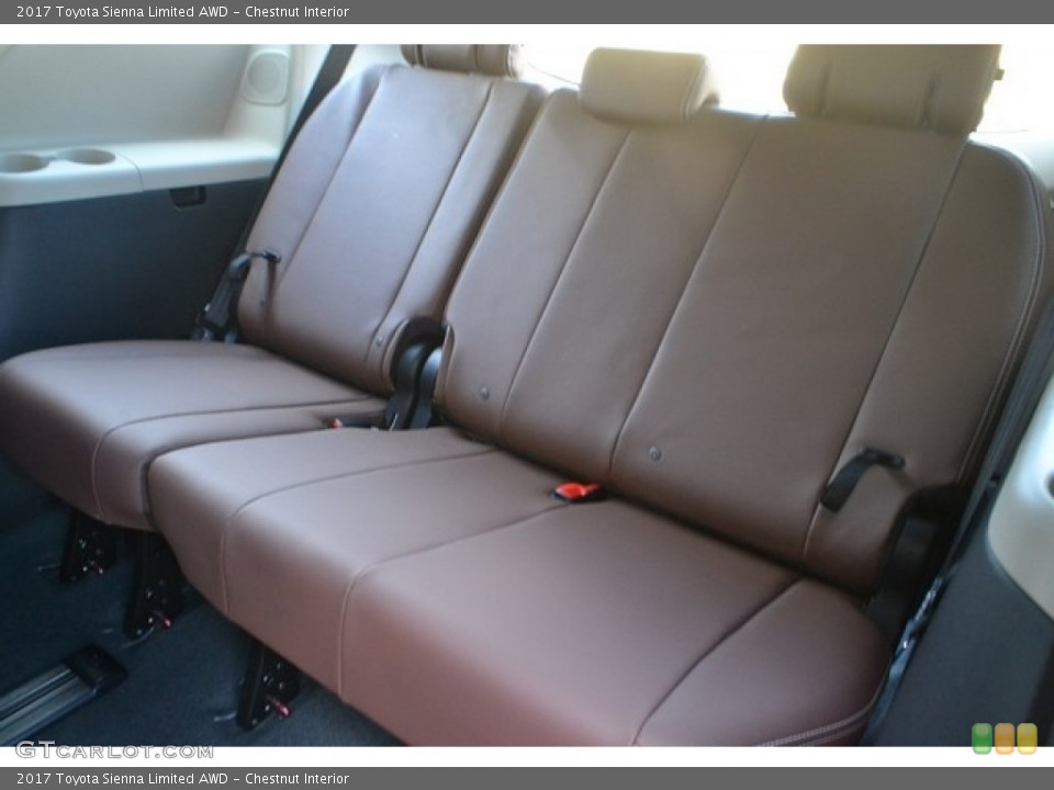 Chestnut 2017 Toyota Sienna Interiors