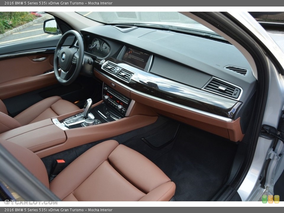 Mocha Interior Dashboard for the 2016 BMW 5 Series 535i xDrive Gran Turismo #115420344
