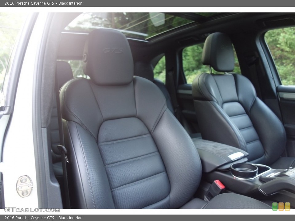 Black Interior Photo for the 2016 Porsche Cayenne GTS #115490680