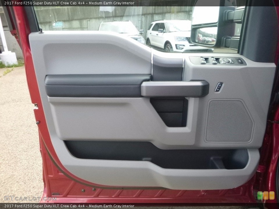 Medium Earth Gray Interior Door Panel for the 2017 Ford F250 Super Duty XLT Crew Cab 4x4 #115524551