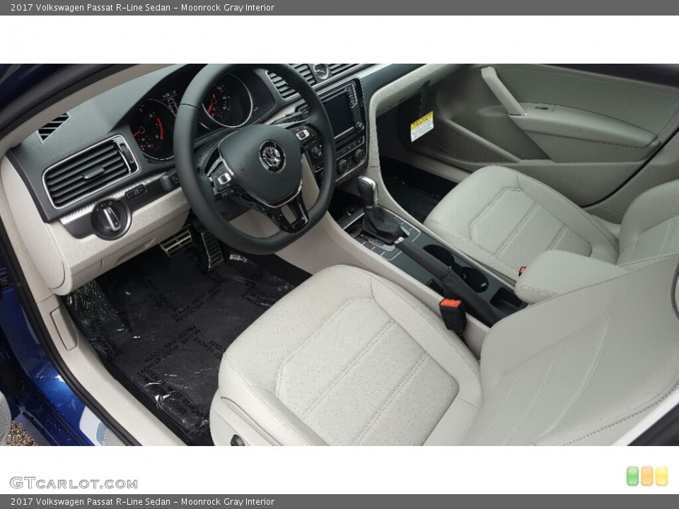 Moonrock Gray Interior Photo for the 2017 Volkswagen Passat R-Line Sedan #115800600