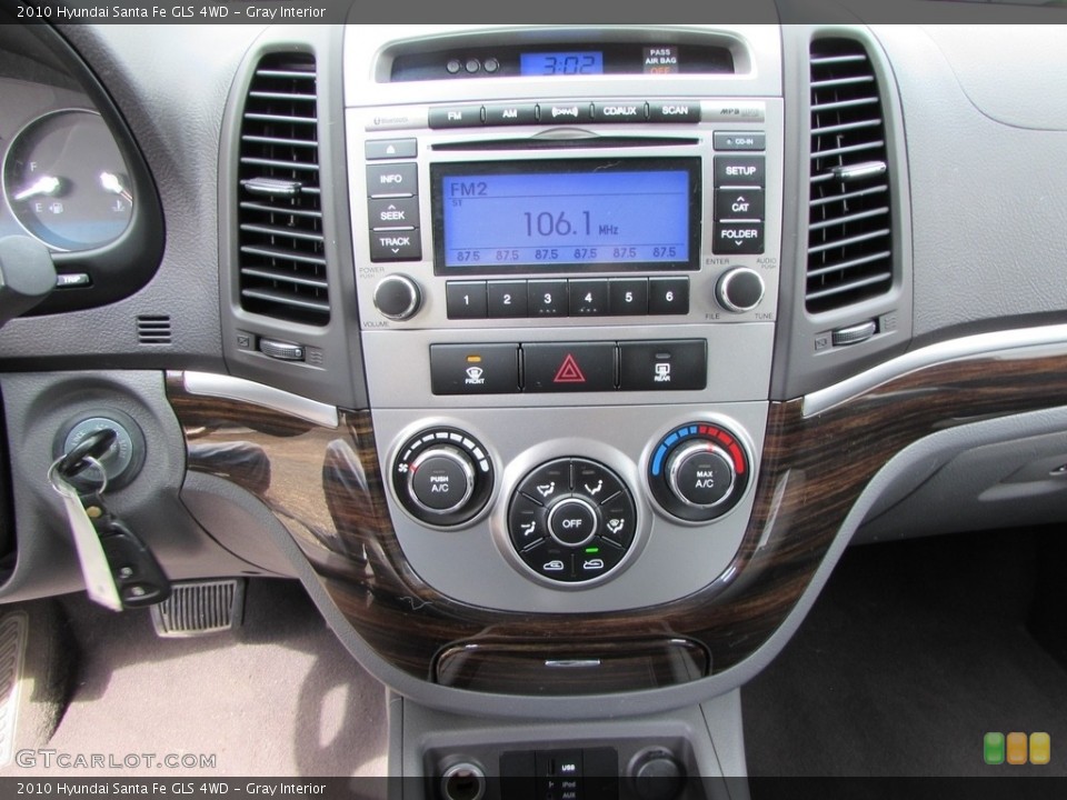 Gray Interior Controls for the 2010 Hyundai Santa Fe GLS 4WD #115802352
