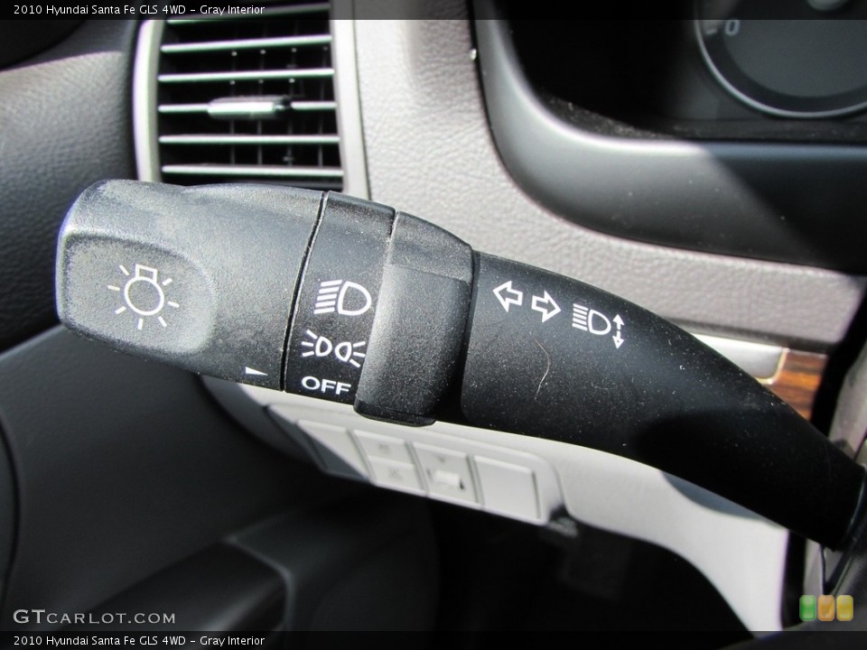 Gray Interior Controls for the 2010 Hyundai Santa Fe GLS 4WD #115802556