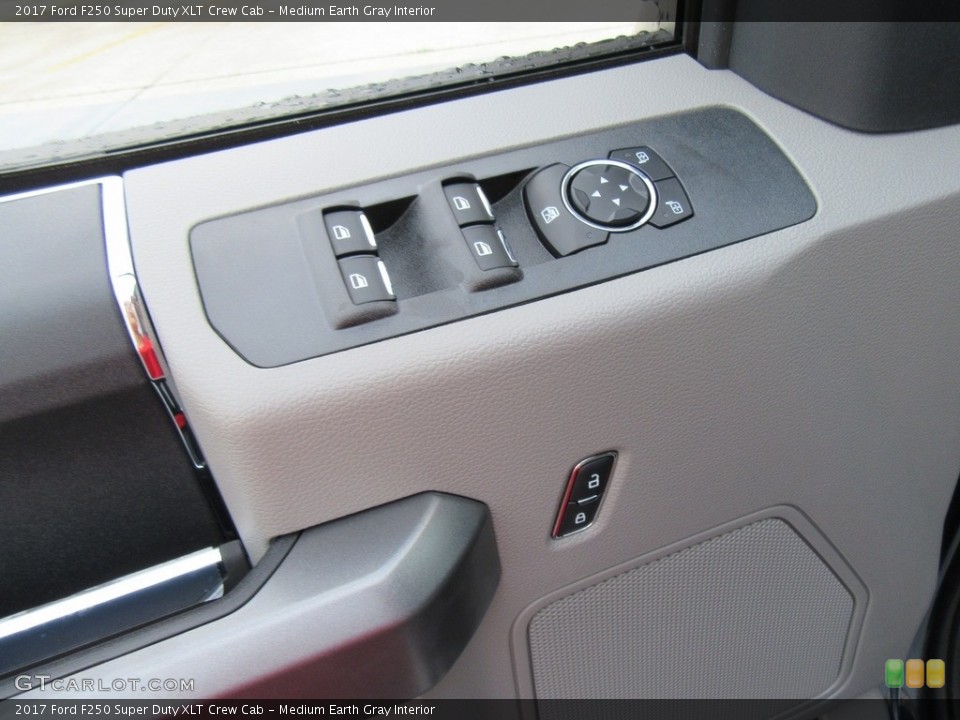 Medium Earth Gray Interior Controls for the 2017 Ford F250 Super Duty XLT Crew Cab #115853329