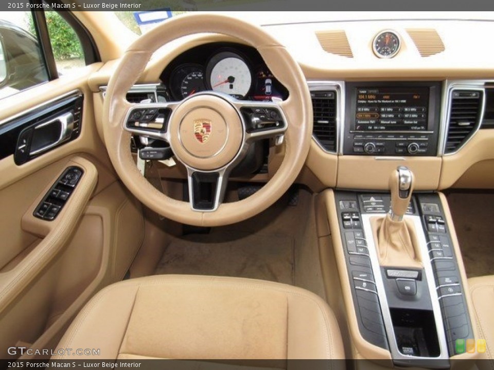 Luxor Beige Interior Dashboard for the 2015 Porsche Macan S #116002584
