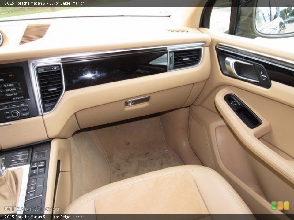 Luxor Beige Interior Dashboard for the 2015 Porsche Macan S #116002599