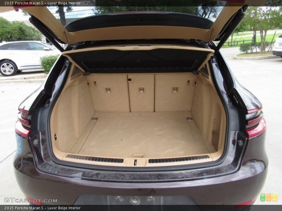 Luxor Beige Interior Trunk for the 2015 Porsche Macan S #116002620