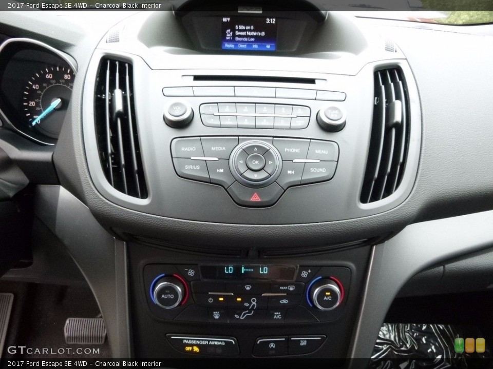 Charcoal Black Interior Controls for the 2017 Ford Escape SE 4WD #116053705