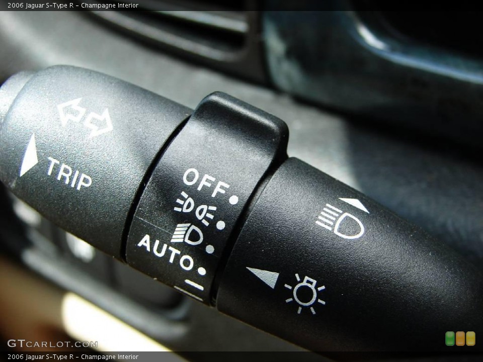 Champagne Interior Controls for the 2006 Jaguar S-Type R #11624068