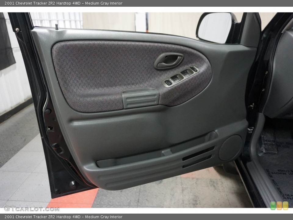 Medium Gray Interior Door Panel for the 2001 Chevrolet Tracker ZR2 Hardtop 4WD #116242520