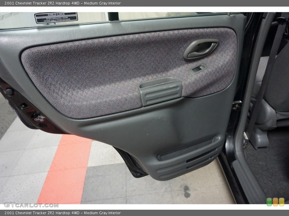 Medium Gray Interior Door Panel for the 2001 Chevrolet Tracker ZR2 Hardtop 4WD #116242607