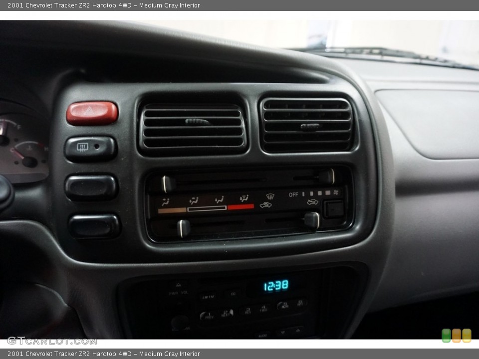 Medium Gray Interior Controls for the 2001 Chevrolet Tracker ZR2 Hardtop 4WD #116242832