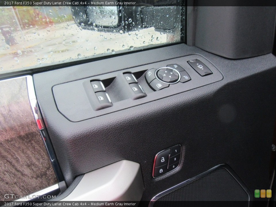 Medium Earth Gray Interior Controls for the 2017 Ford F350 Super Duty Lariat Crew Cab 4x4 #116307390