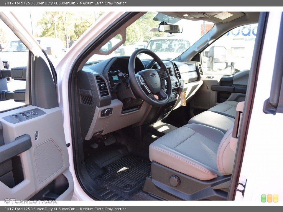 Medium Earth Gray Interior Photo for the 2017 Ford F250 Super Duty XL SuperCab #116354186