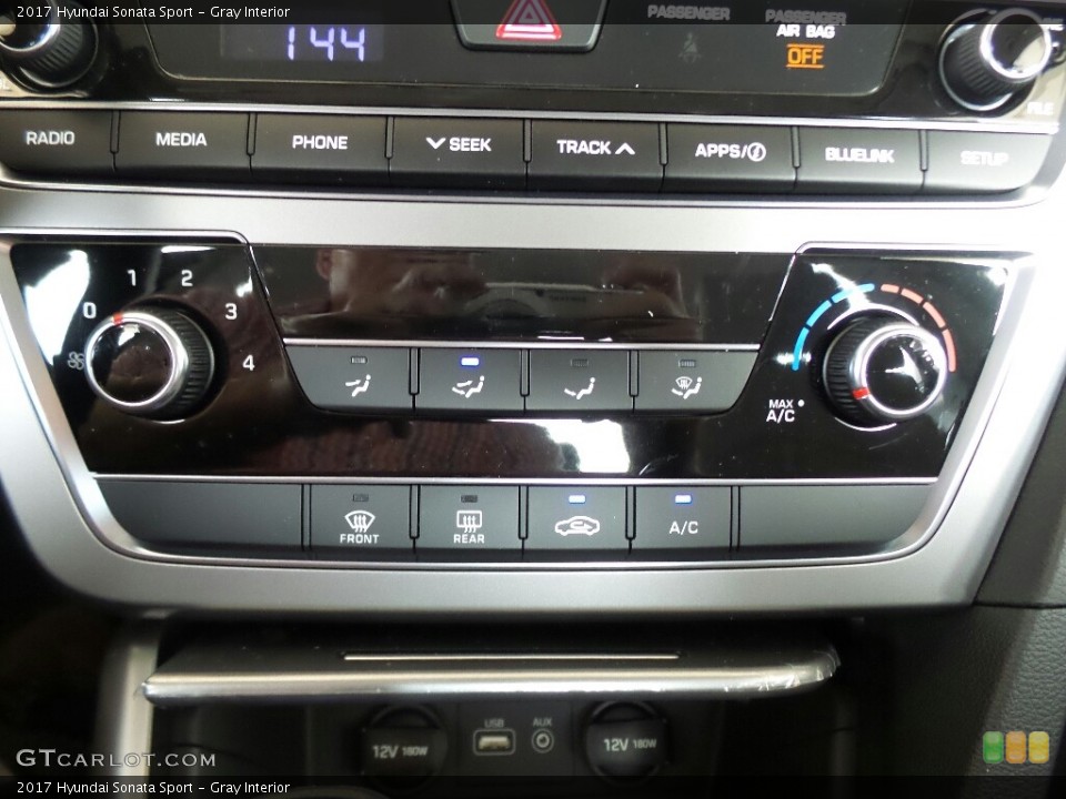 Gray Interior Controls for the 2017 Hyundai Sonata Sport #116440438