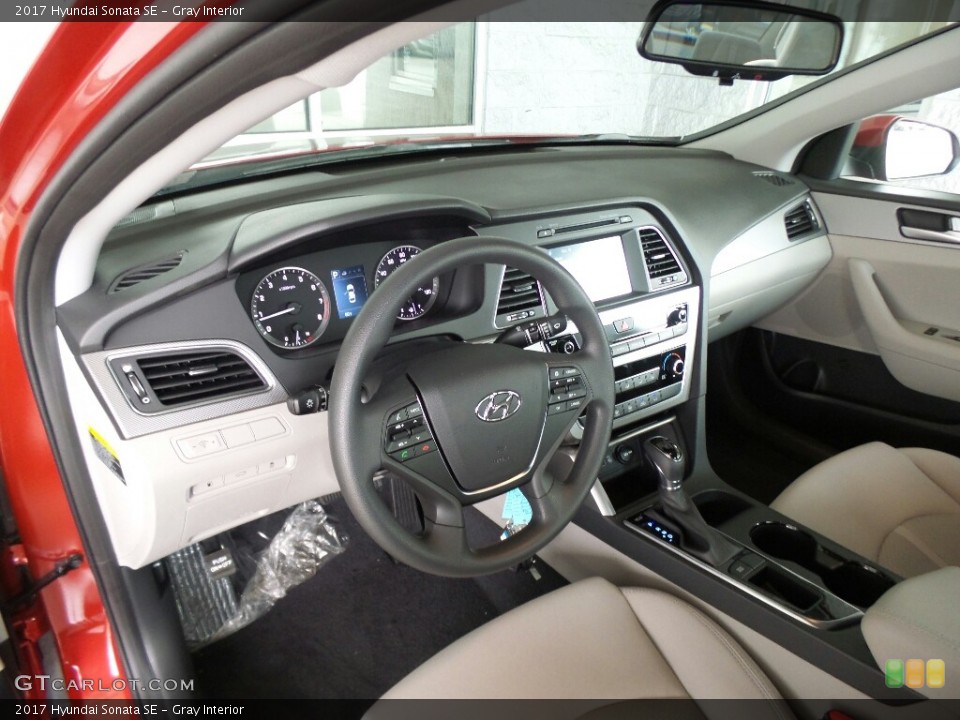Gray Interior Photo for the 2017 Hyundai Sonata SE #116443180
