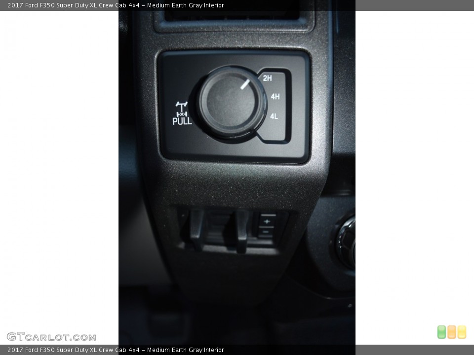 Medium Earth Gray Interior Controls for the 2017 Ford F350 Super Duty XL Crew Cab 4x4 #116482213