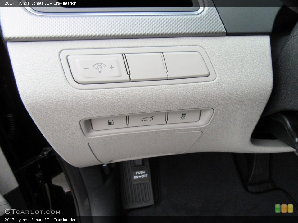 Gray Interior Controls for the 2017 Hyundai Sonata SE #116498133