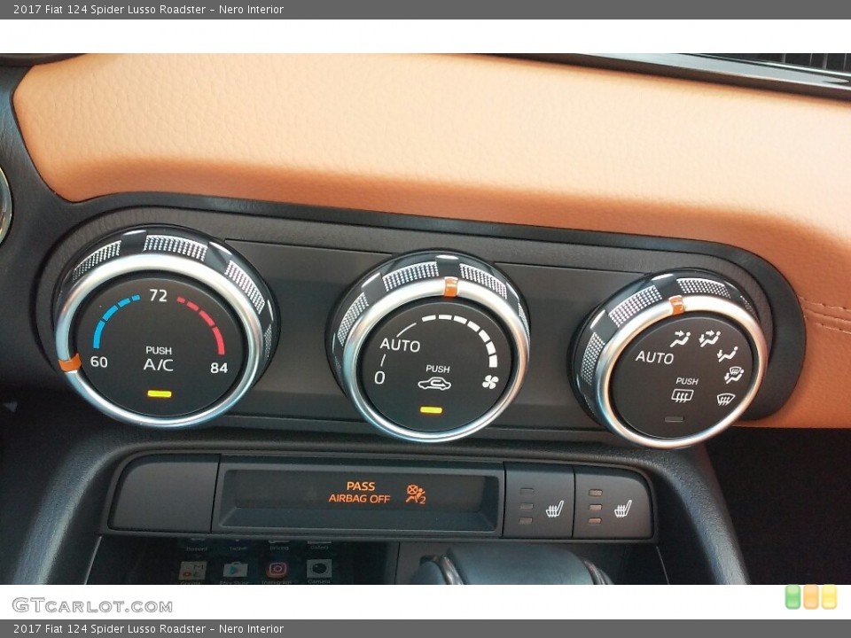 Nero Interior Controls for the 2017 Fiat 124 Spider Lusso Roadster #116525229