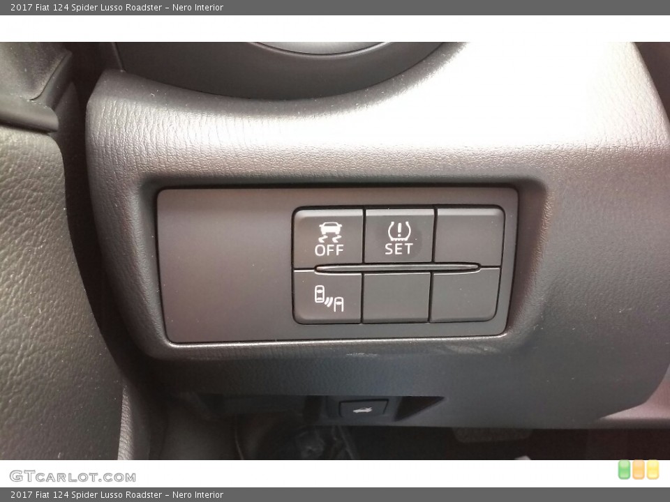 Nero Interior Controls for the 2017 Fiat 124 Spider Lusso Roadster #116525268