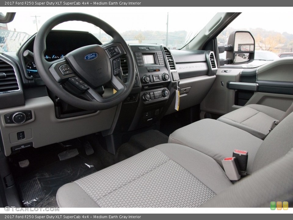 Medium Earth Gray Interior Photo for the 2017 Ford F250 Super Duty XLT SuperCab 4x4 #116765890