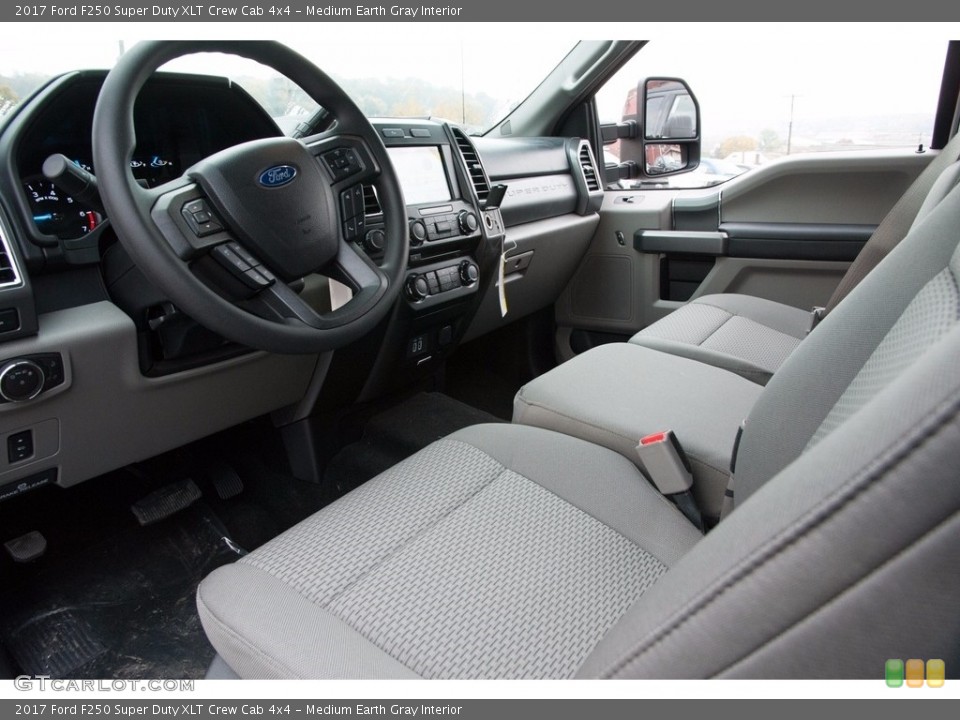Medium Earth Gray Interior Photo for the 2017 Ford F250 Super Duty XLT Crew Cab 4x4 #116766280