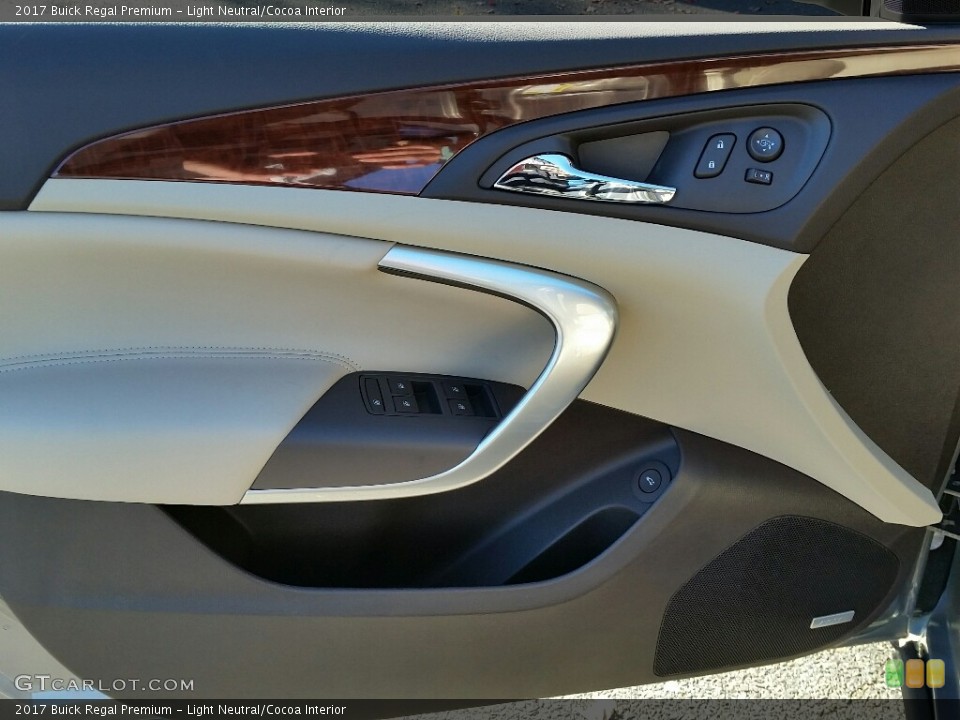 Light Neutral/Cocoa Interior Door Panel for the 2017 Buick Regal Premium #116770060