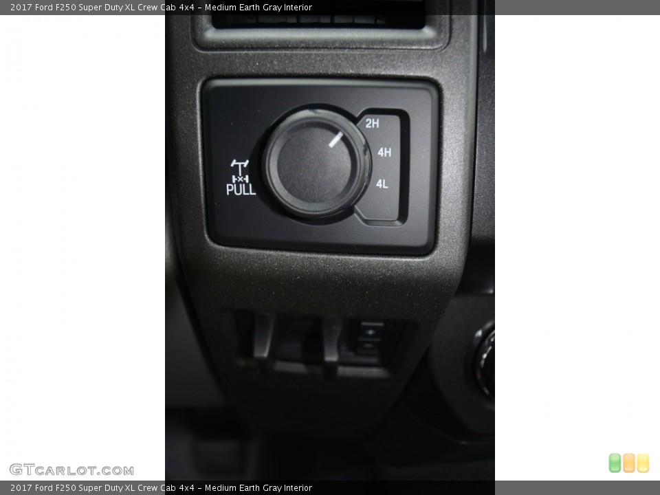 Medium Earth Gray Interior Controls for the 2017 Ford F250 Super Duty XL Crew Cab 4x4 #116775691