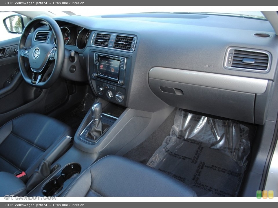 Titan Black Interior Photo for the 2016 Volkswagen Jetta SE #116820858