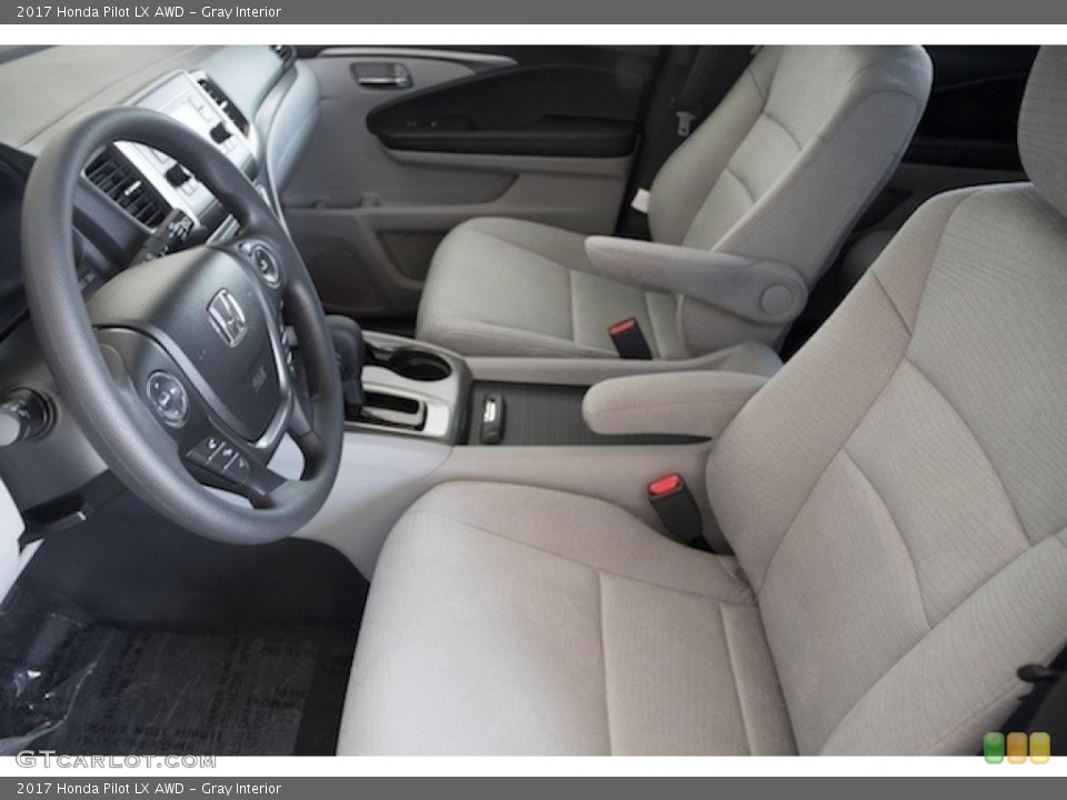 Gray Interior Photo for the 2017 Honda Pilot LX AWD #117222198