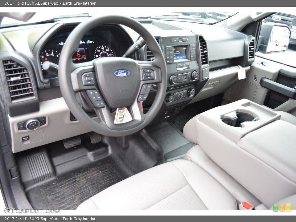 Earth Gray Interior Photo for the 2017 Ford F150 XL SuperCab #117275377