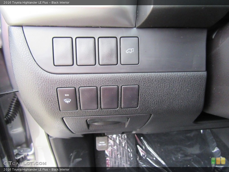 Black Interior Controls for the 2016 Toyota Highlander LE Plus #117289015