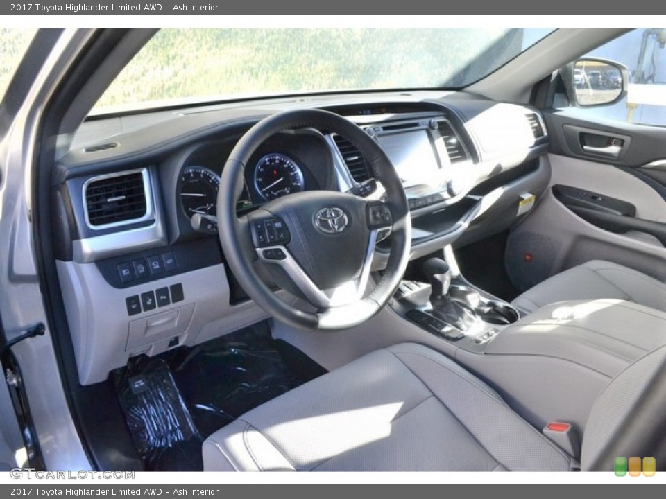 Ash Interior Photo for the 2017 Toyota Highlander Limited AWD #117306654