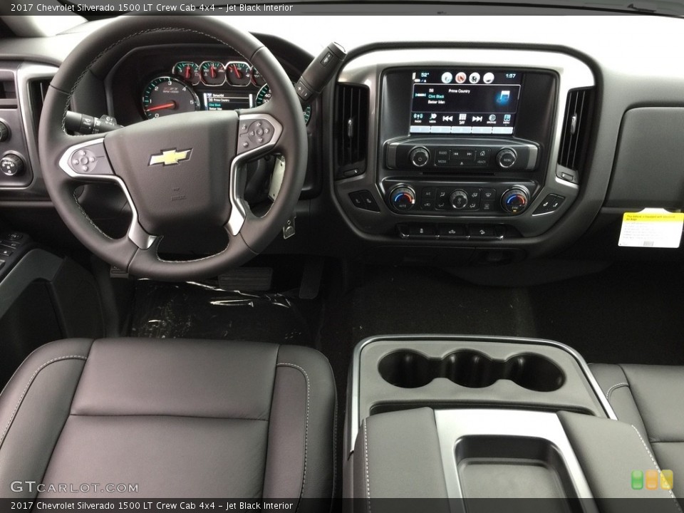 Jet Black Interior Dashboard for the 2017 Chevrolet Silverado 1500 LT Crew Cab 4x4 #117340954