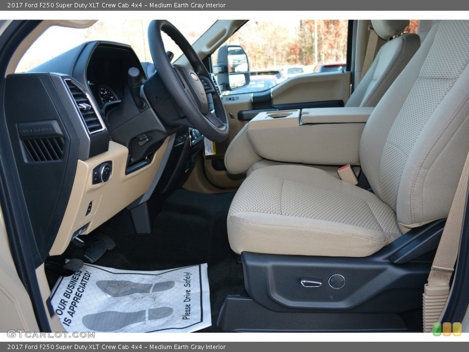 Medium Earth Gray Interior Photo for the 2017 Ford F250 Super Duty XLT Crew Cab 4x4 #117345034