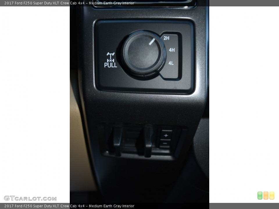 Medium Earth Gray Interior Controls for the 2017 Ford F250 Super Duty XLT Crew Cab 4x4 #117345124