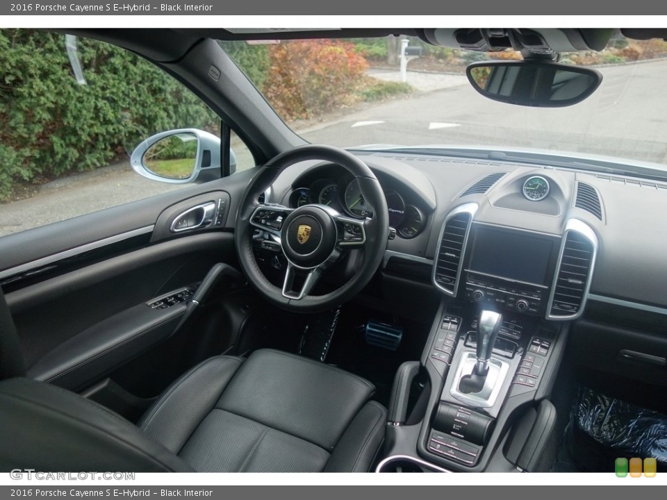 Black Interior Dashboard for the 2016 Porsche Cayenne S E-Hybrid #117355963