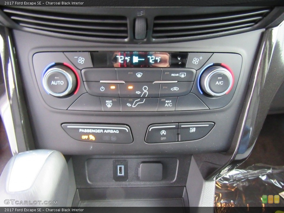 Charcoal Black Interior Controls for the 2017 Ford Escape SE #117585556