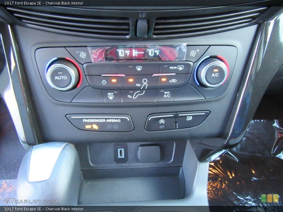 Charcoal Black Interior Controls for the 2017 Ford Escape SE #117683568